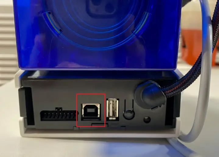 USB Type-B device port on the back of a Pyramid Platinum bill acceptor